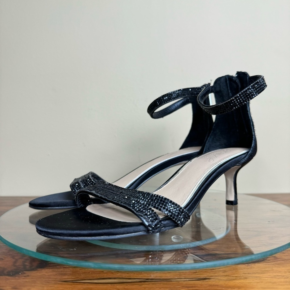 Jewel Badgley Mischka Embellished Strap Evening Shoe - black - size 6.5